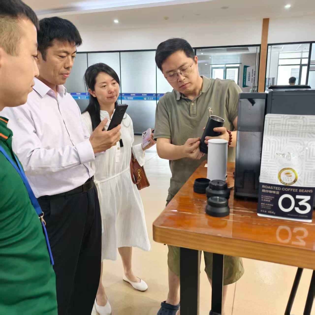 Client Visit Seaver Foar Capsule Coffee Machine SV837 SV835 En Nije Portable Coffee Machine SV610 Ynspeksje