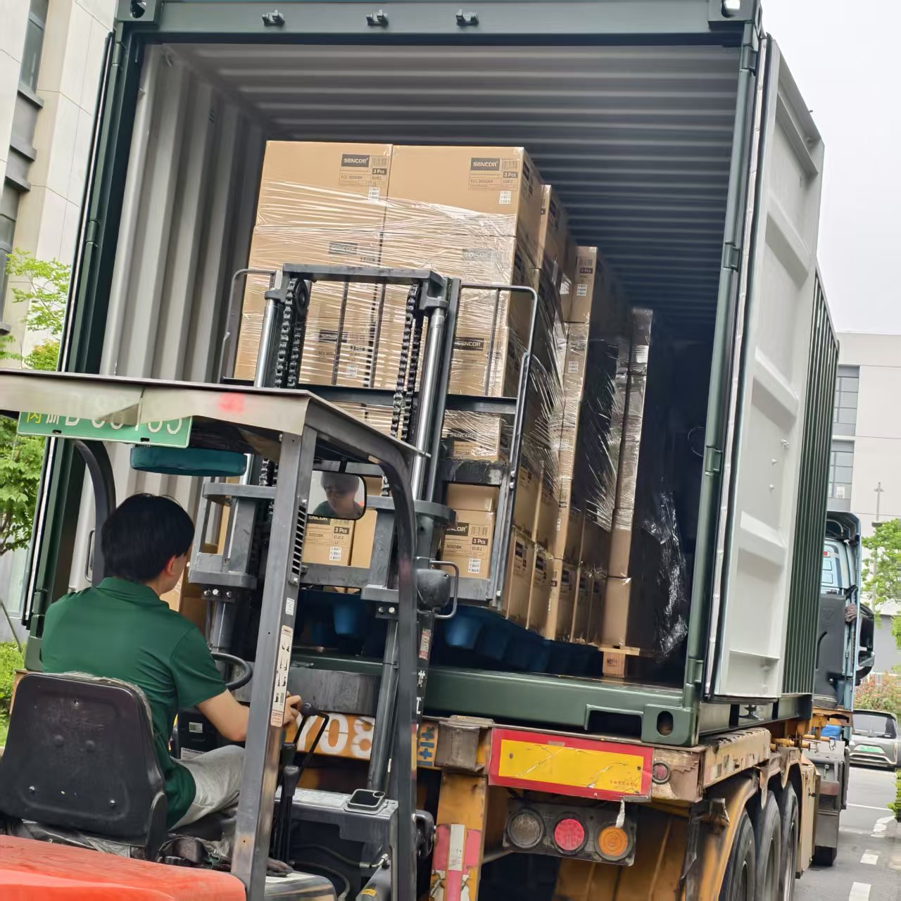 Hoe soarget Professional Coffee Machine Factory foar feilige en op 'e tiid kontenerferstjoering foar wrâldwide keapers?