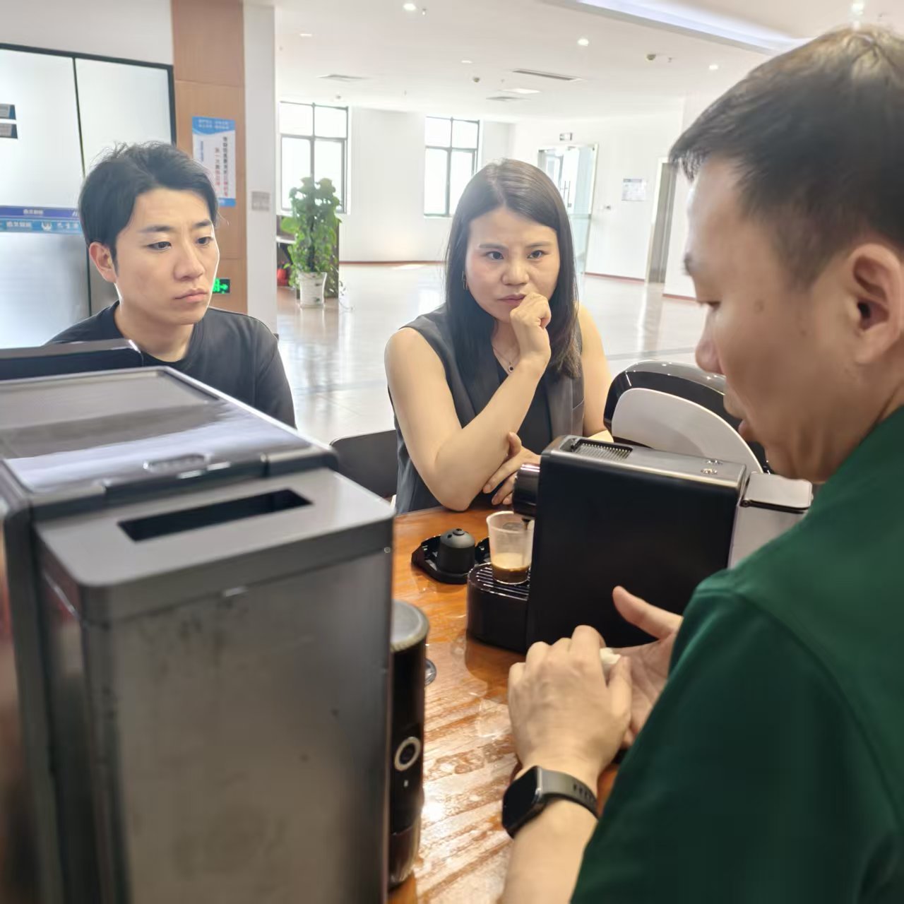 Wêrom besocht Japanske klant SEAVER foar avansearre automatyske kofjemasine en draachbere kofjesetapparaat?